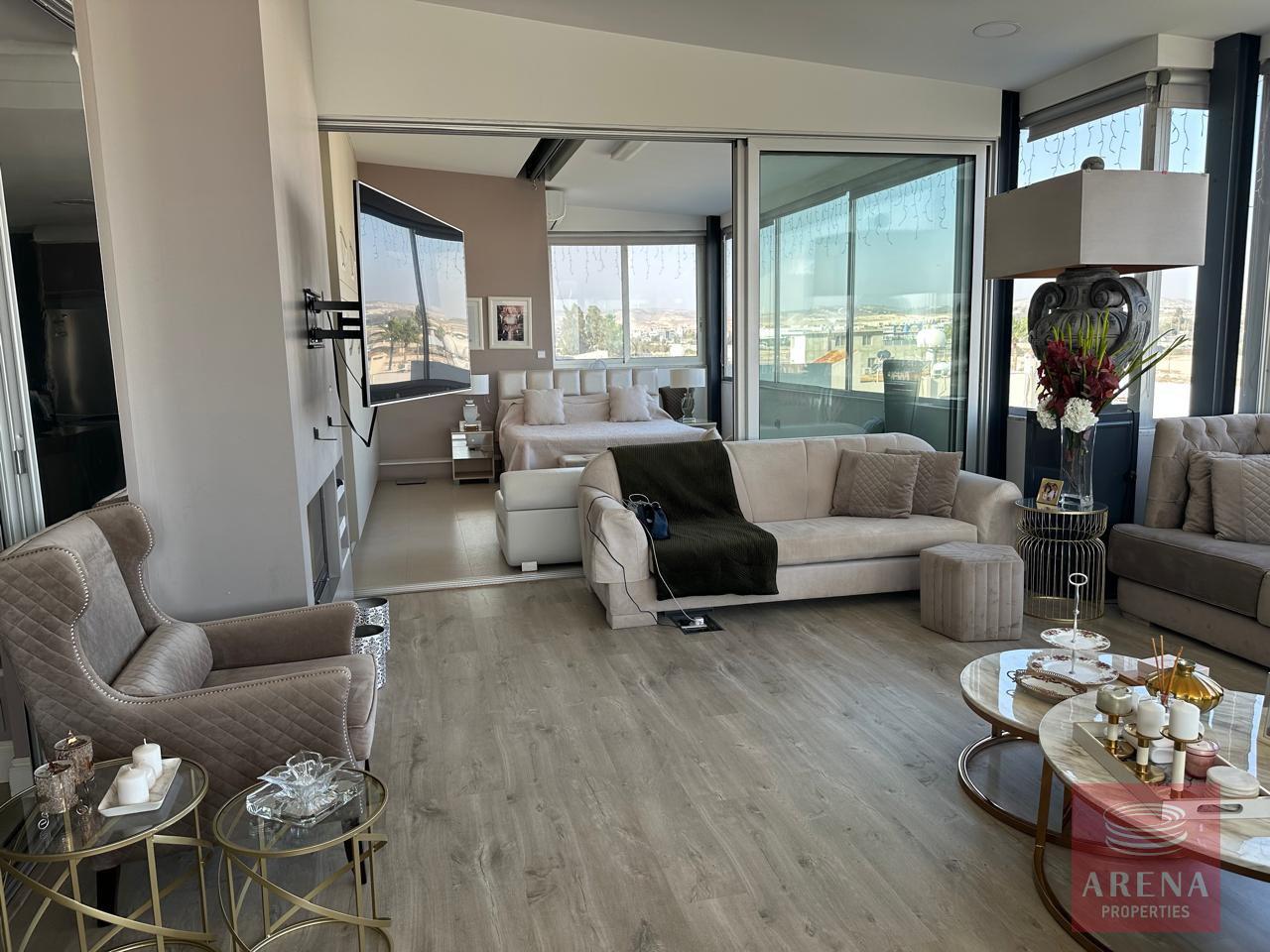 1-PENTHOUSE-ARADIPPOU-10484-37