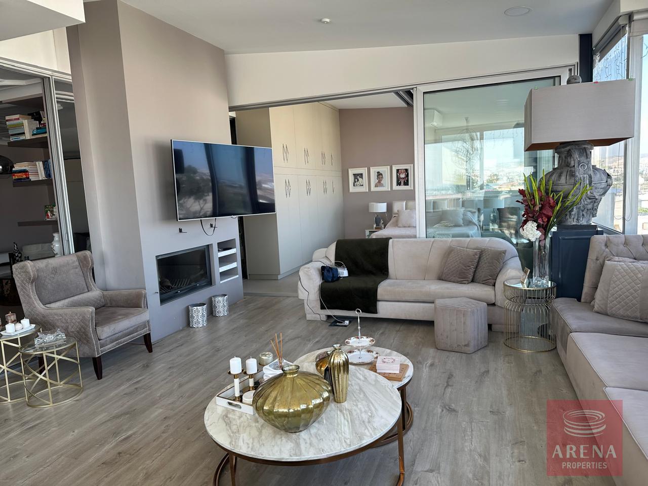 1-PENTHOUSE-ARADIPPOU-10484-38