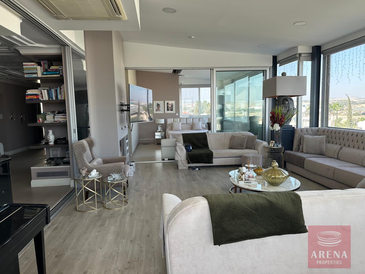 1-PENTHOUSE-ARADIPPOU-10484-41