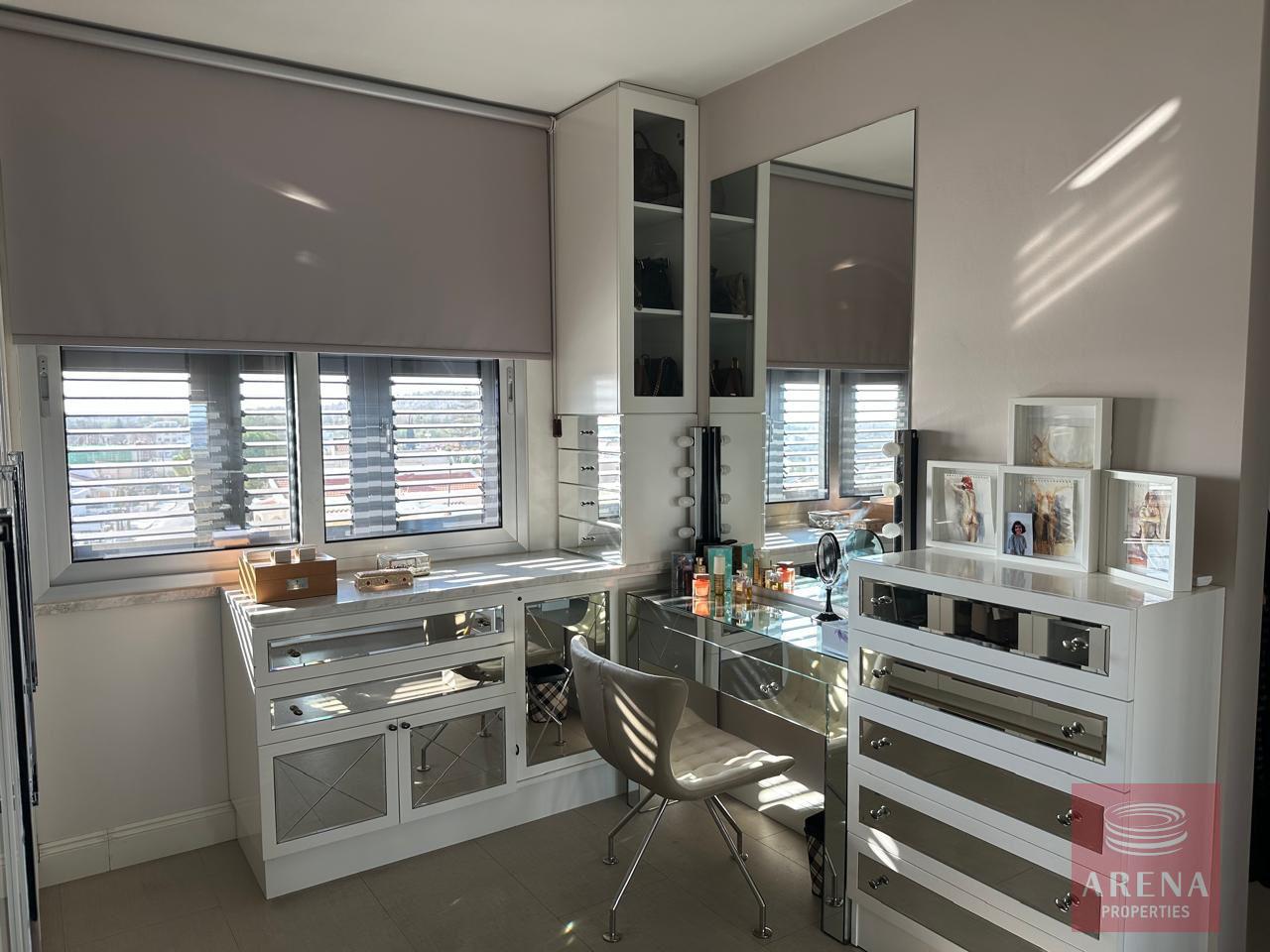 1-PENTHOUSE-ARADIPPOU-10484-5