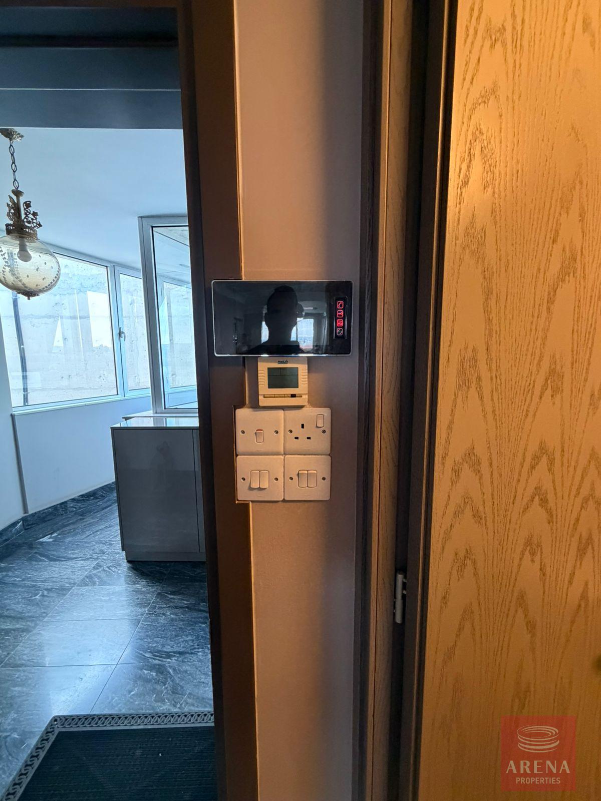 1-PENTHOUSE-ARADIPPOU-10484-7