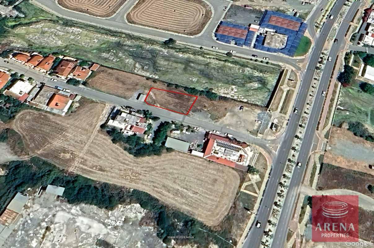 1-PLOT-IN-lIVADIA-7820-1