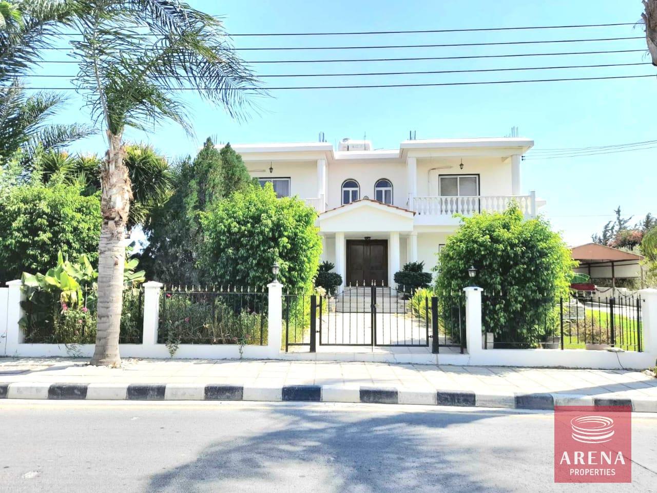 1-VILLA-IN-ANAFOTIDA-9094