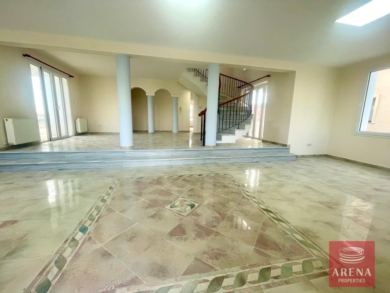 1-VILLA-IN-ARADIPPOU-9187-3