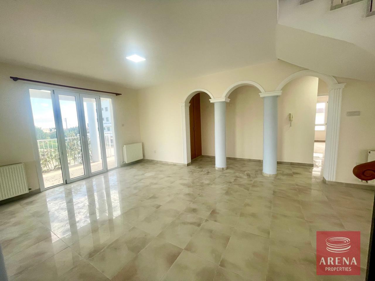 1-VILLA-IN-ARADIPPOU-9187-4