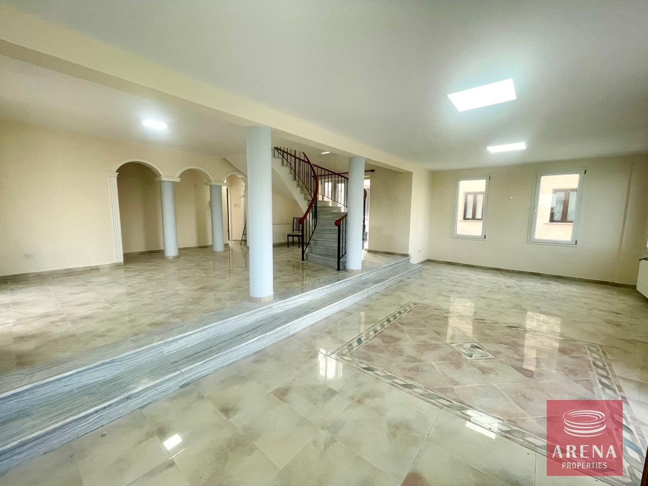 1-VILLA-IN-ARADIPPOU-9187-7