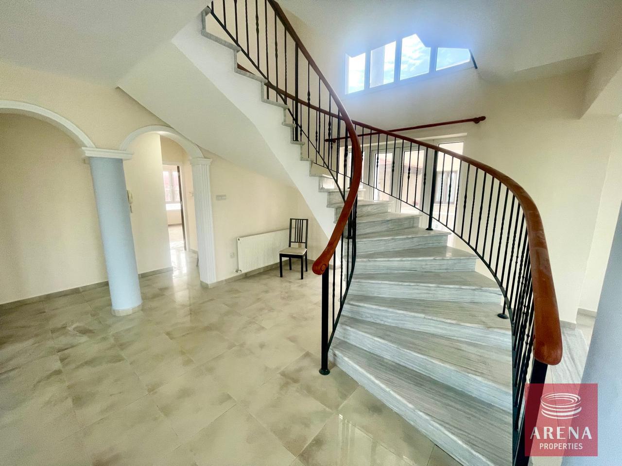 1-VILLA-IN-ARADIPPOU-9187-8