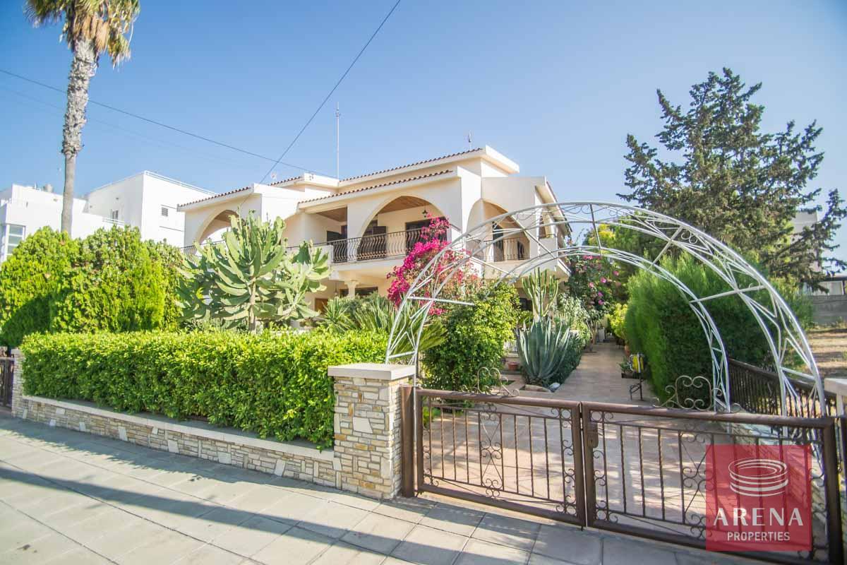 1-VILLA-IN-FANEROMENY-3803