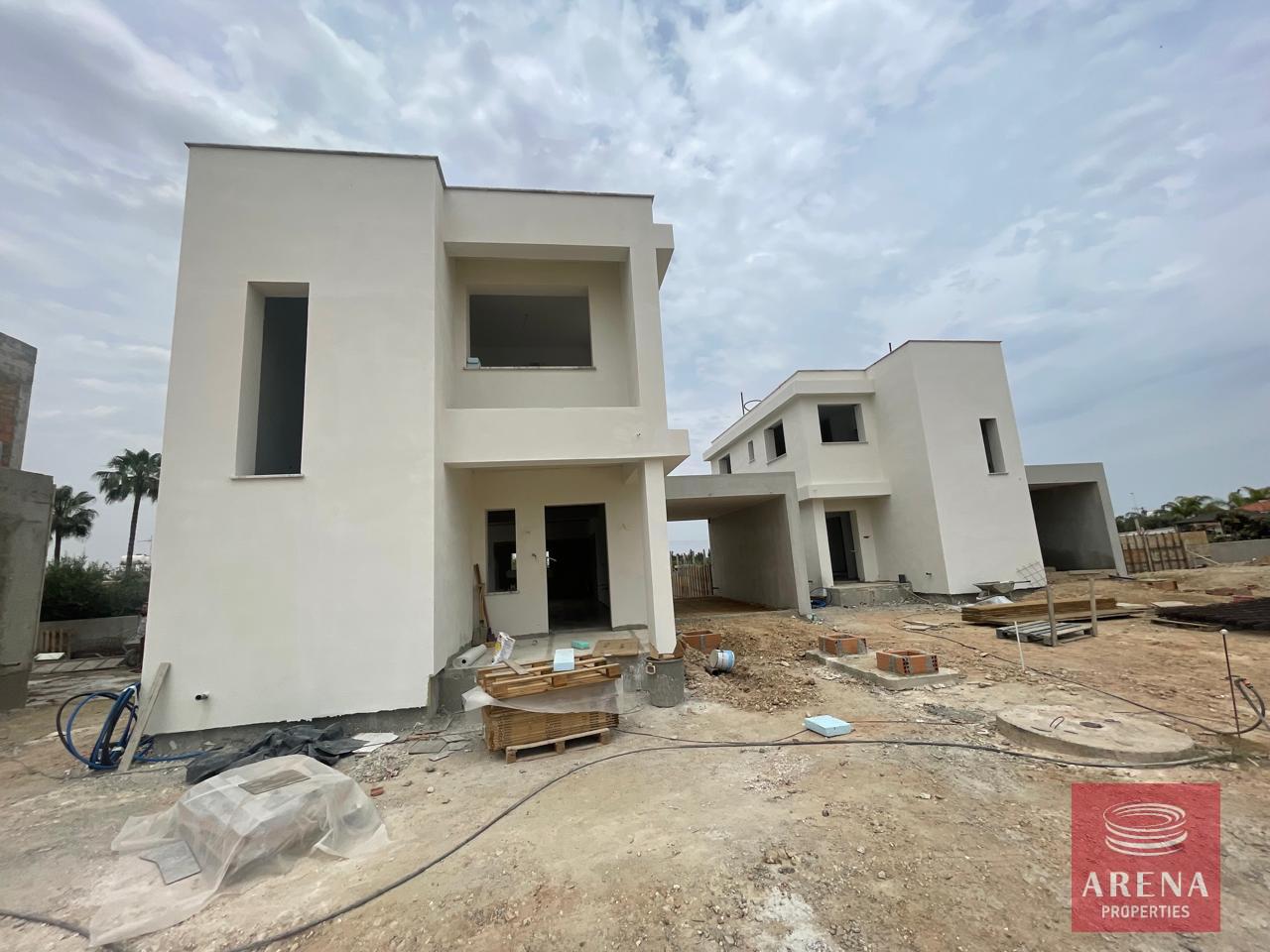 1-VILLA-IN-FRENAROS-6639