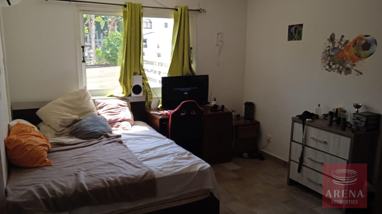 1-apt-livadia-9912-4-1