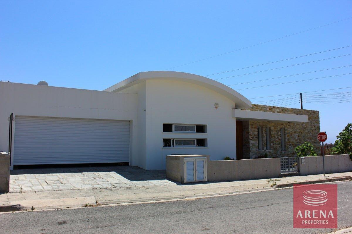 1-bungalow-in-oroklini-5201-2