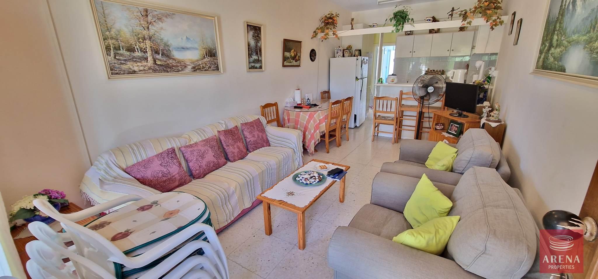 1-townhouse-in-Oroklini-7005