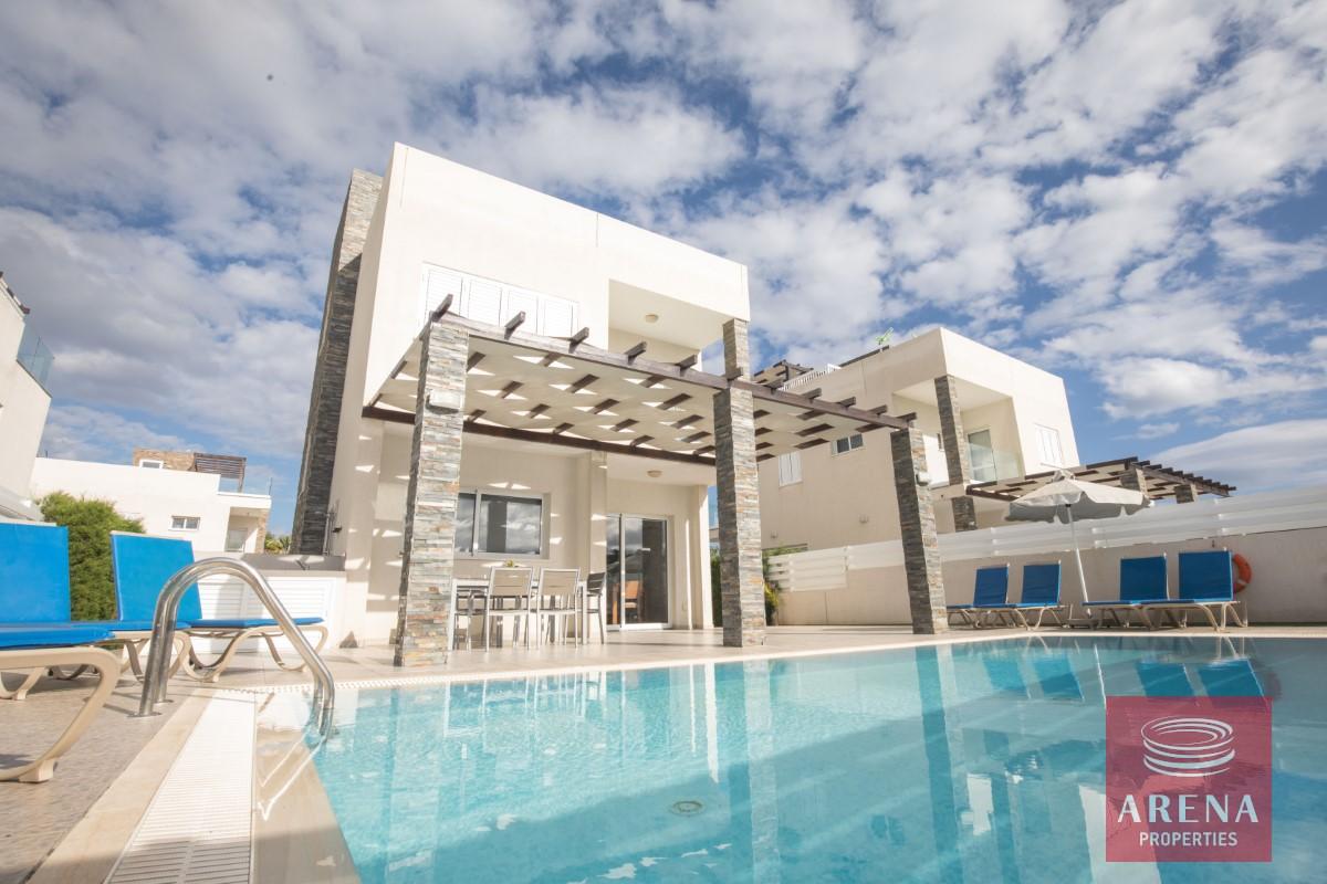 1-villa-for-rent-in-protaras-8427