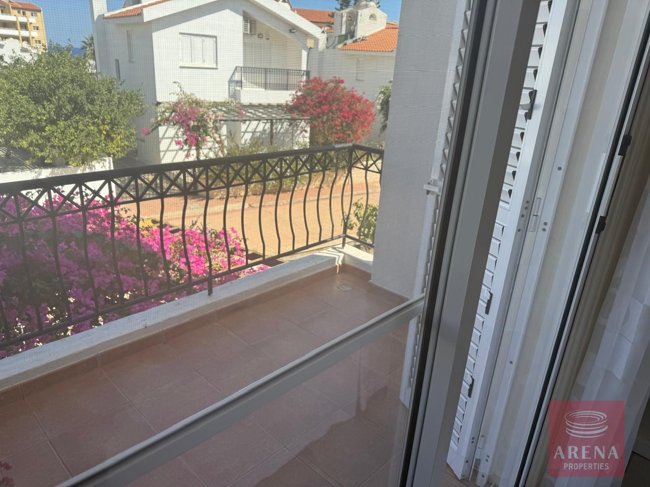 1-villa-in-pernera-10261-16-3