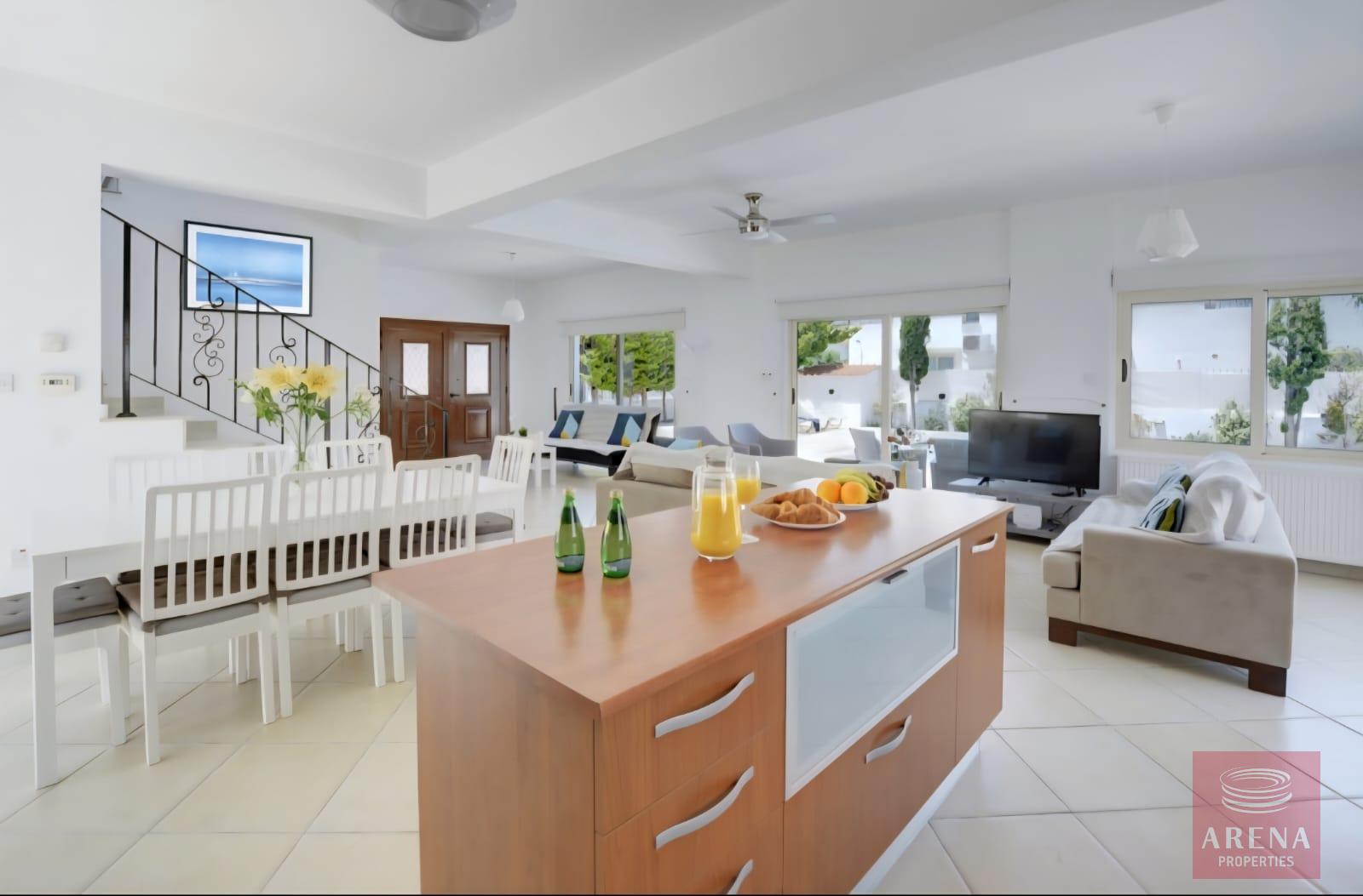 1-villa-rent-10482-3-1