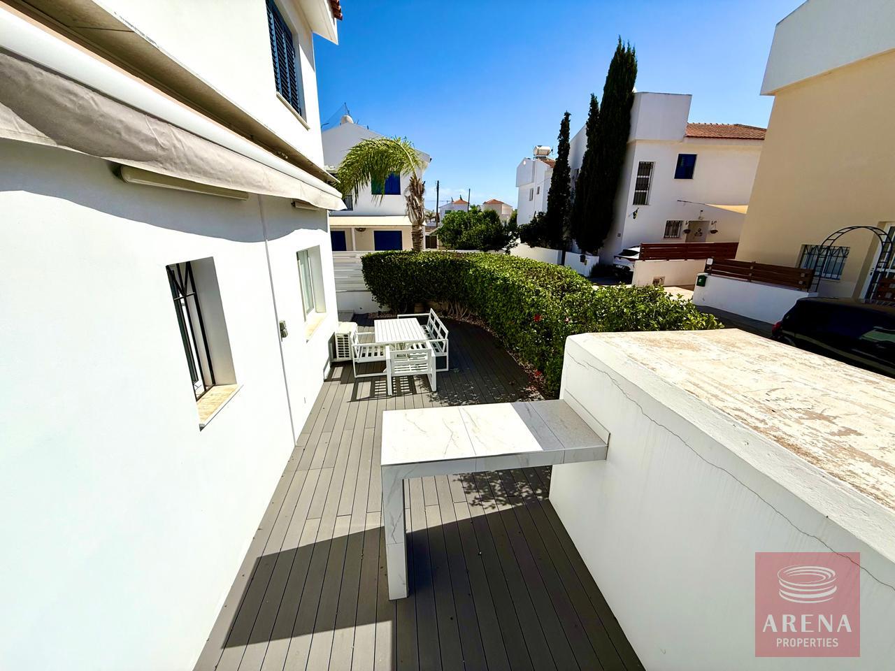 1-vlla-in-ayia-triada-10232-38-5