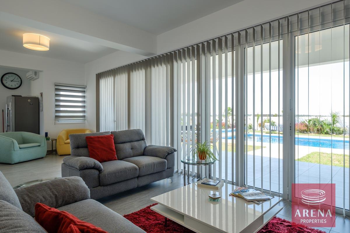 10-2-bungalow-vrysoulles-to-buy