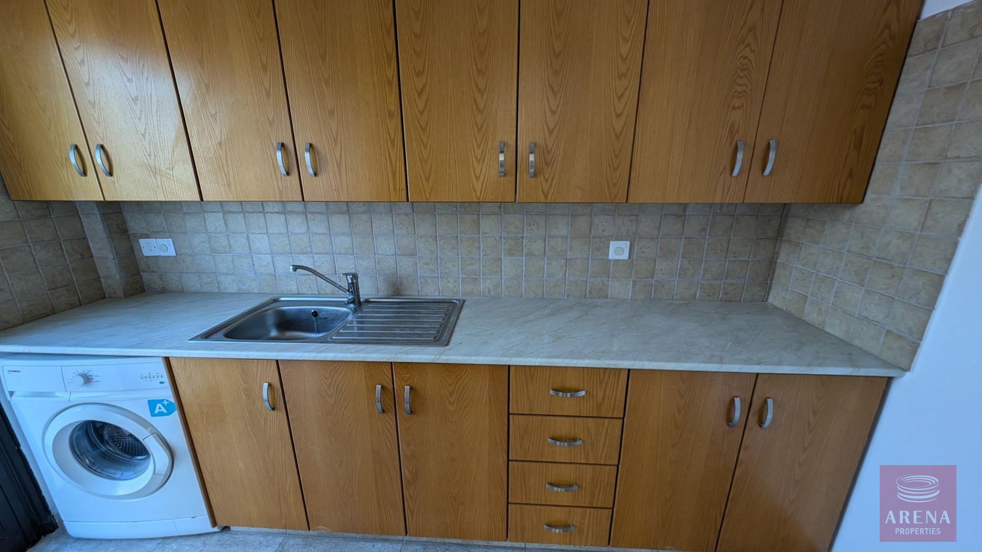 10-3-3-bed-villa-dromolaxia-9317