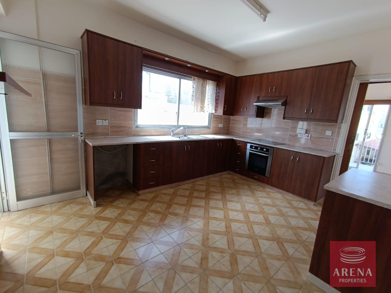 10-3-BED-APT-LARNACA-8542