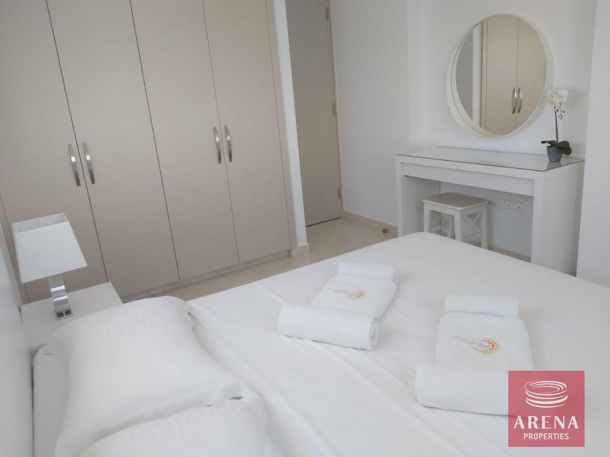 10-3-BED-APT-LARNACA-8759