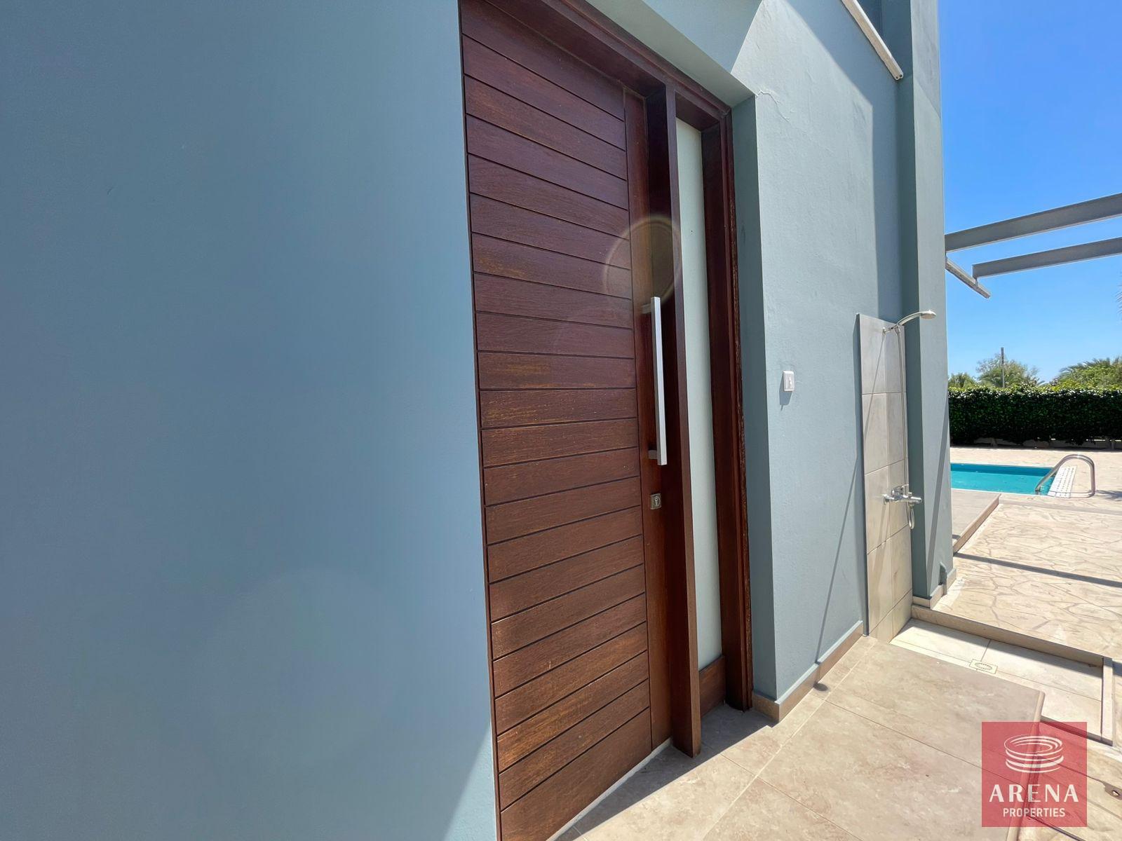 10-3-BED-GF-APT-8832