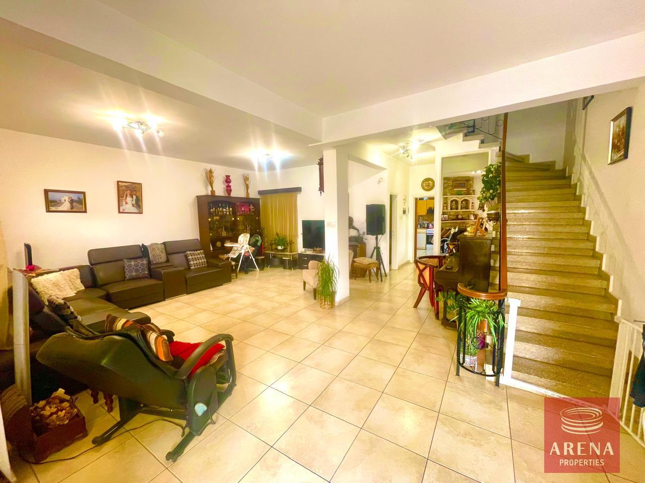 10-3-BED-TH-IN-SOTIROS-8141