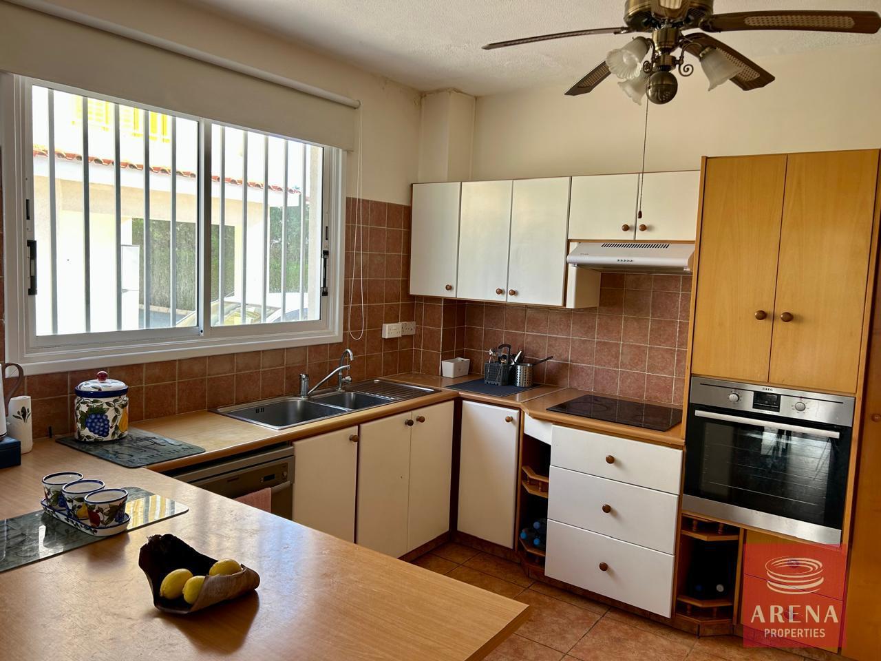 10-3-BED-VILLA-FOR-RENT-IN-PERVOLIA-9085