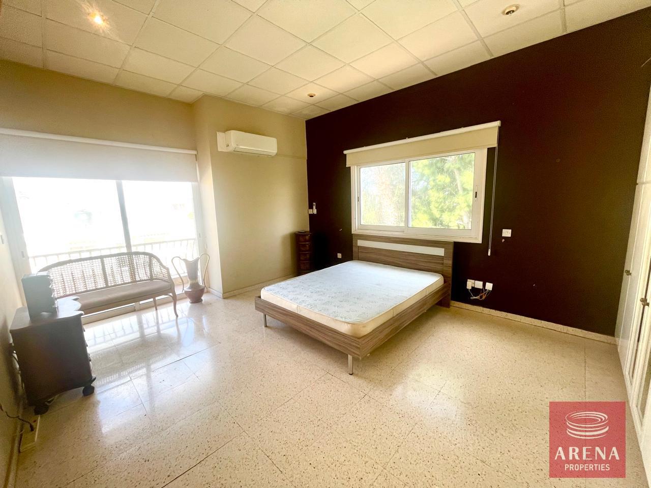 10-3-BED-VILLA-PERVOLIA-9097-1