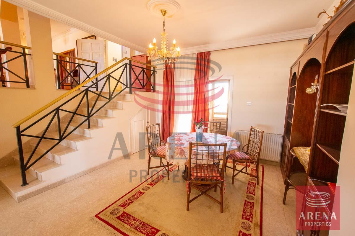 10-3-bed-apt-for-rent-in-paralimni-5671