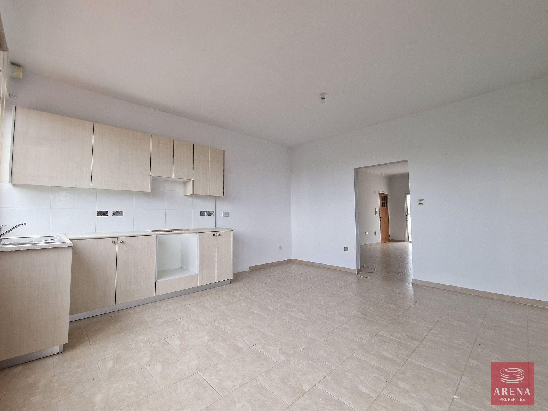 10-3-bed-apt-in-Derynia-7014