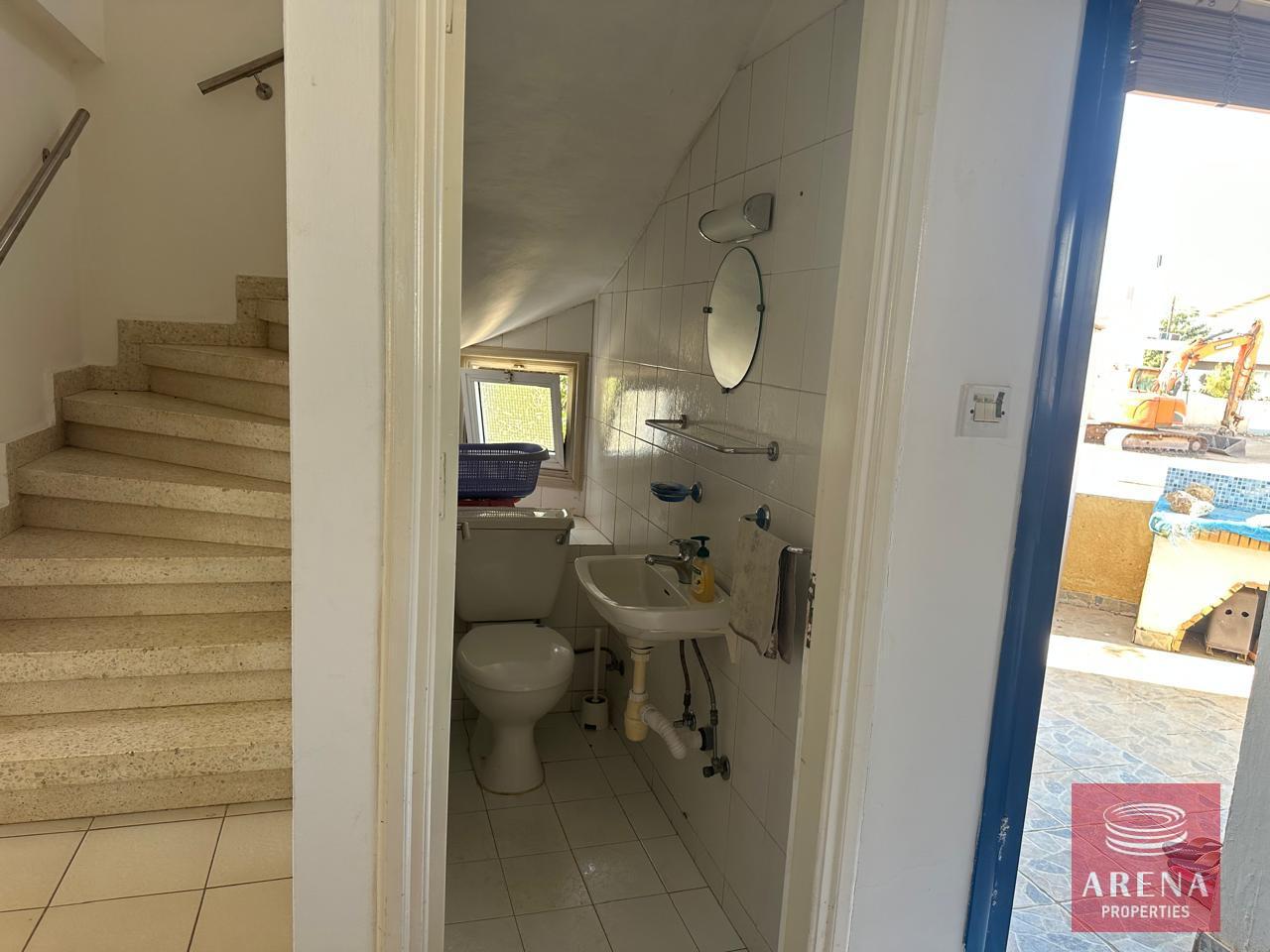 10-3-bed-villa-in-kapparis-for-rent-8432