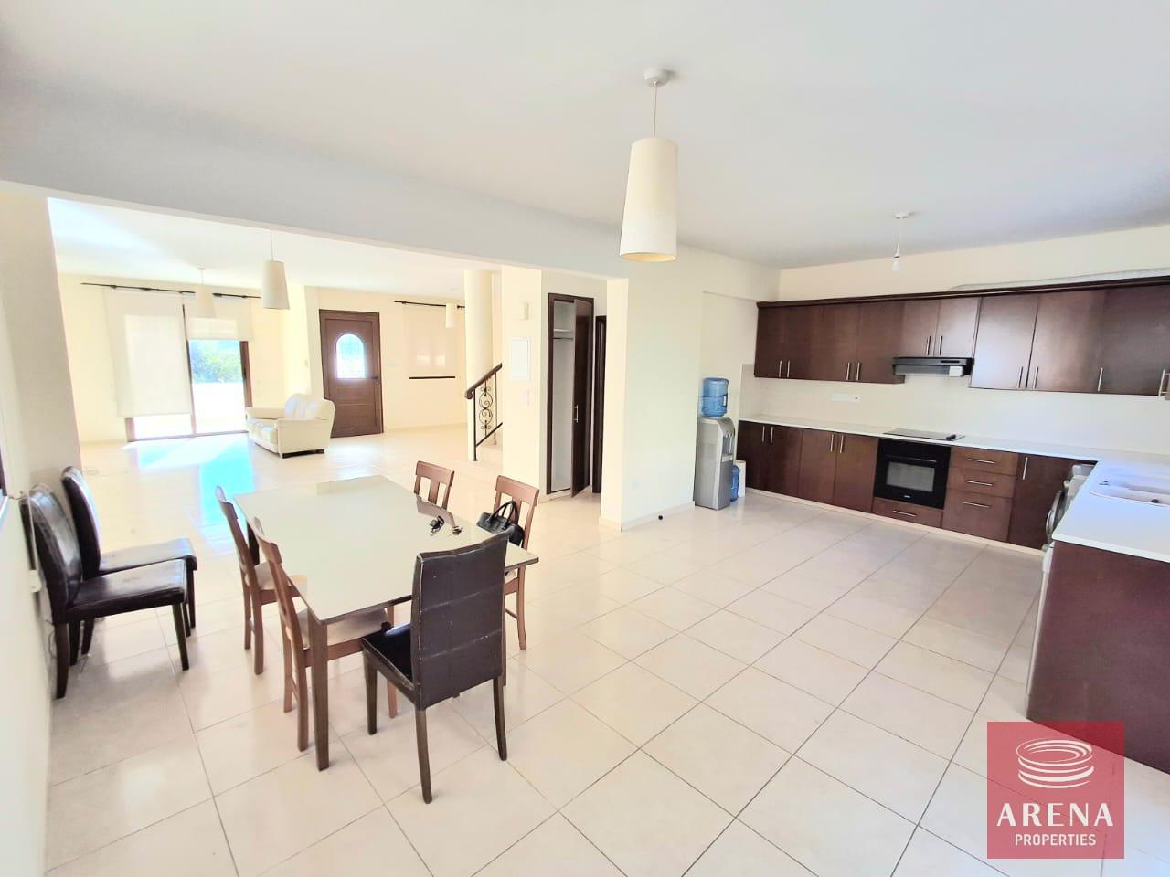 10-4-bed-villa-in-alethriko-9072