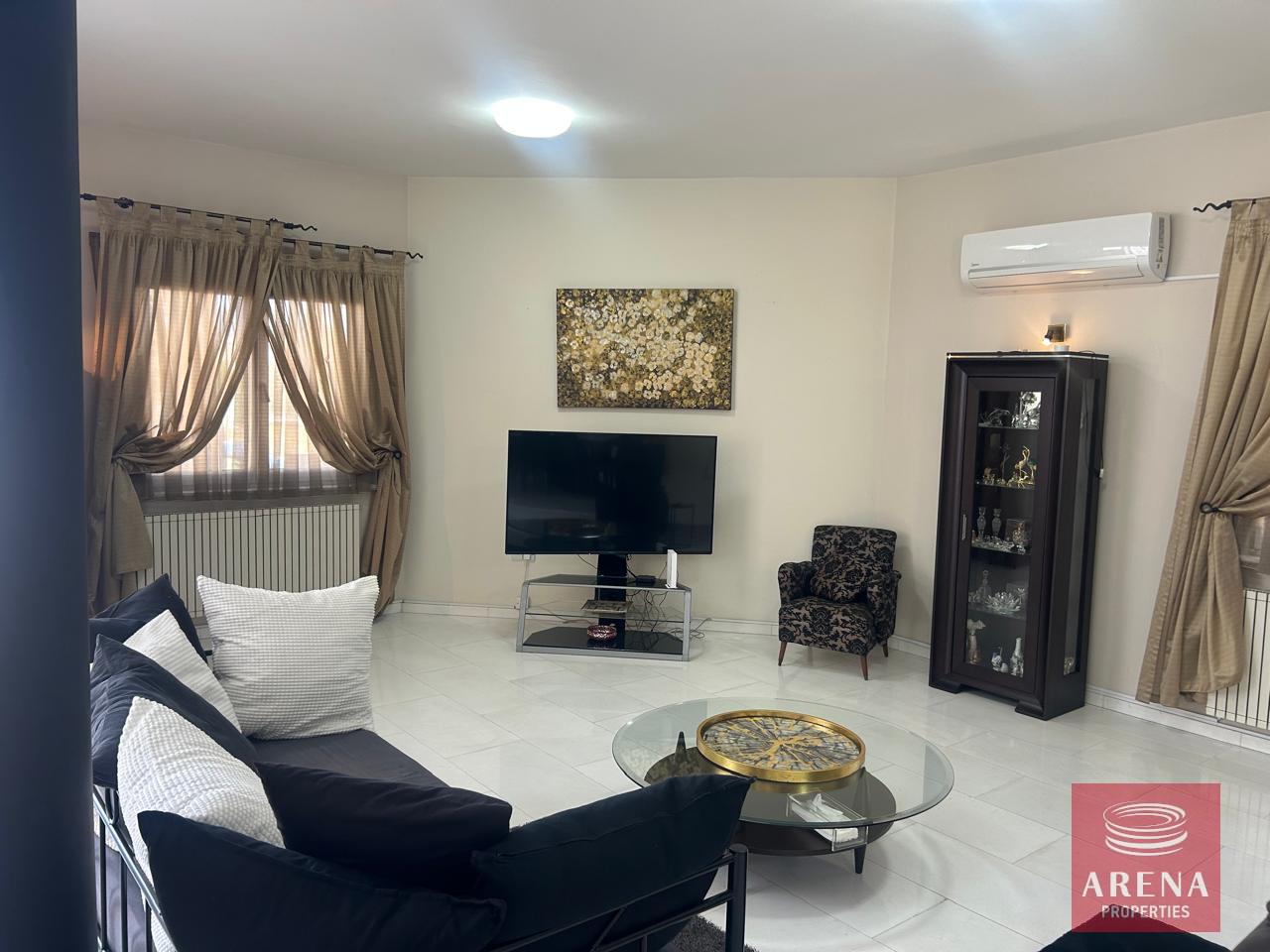 10-5-BED-VILLA-IN-LARNACA-8878