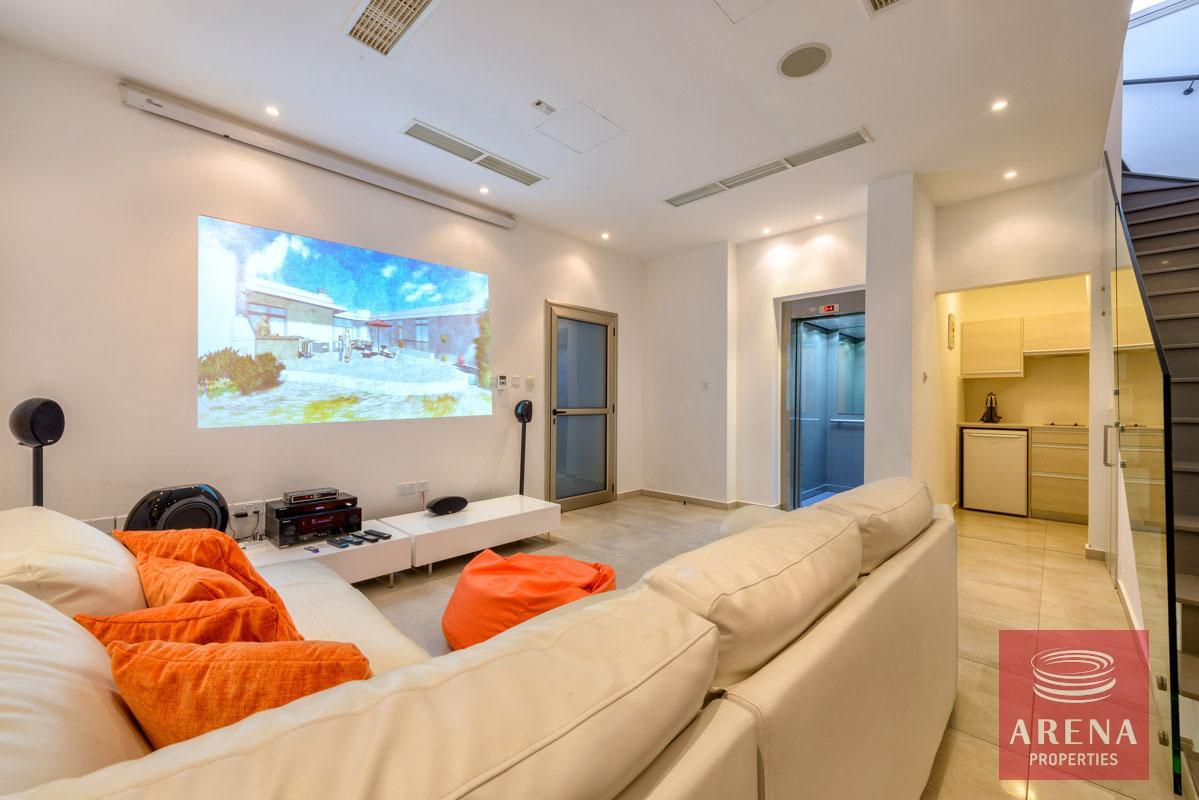 10-6-BED-VILLA-PROARAS-8444