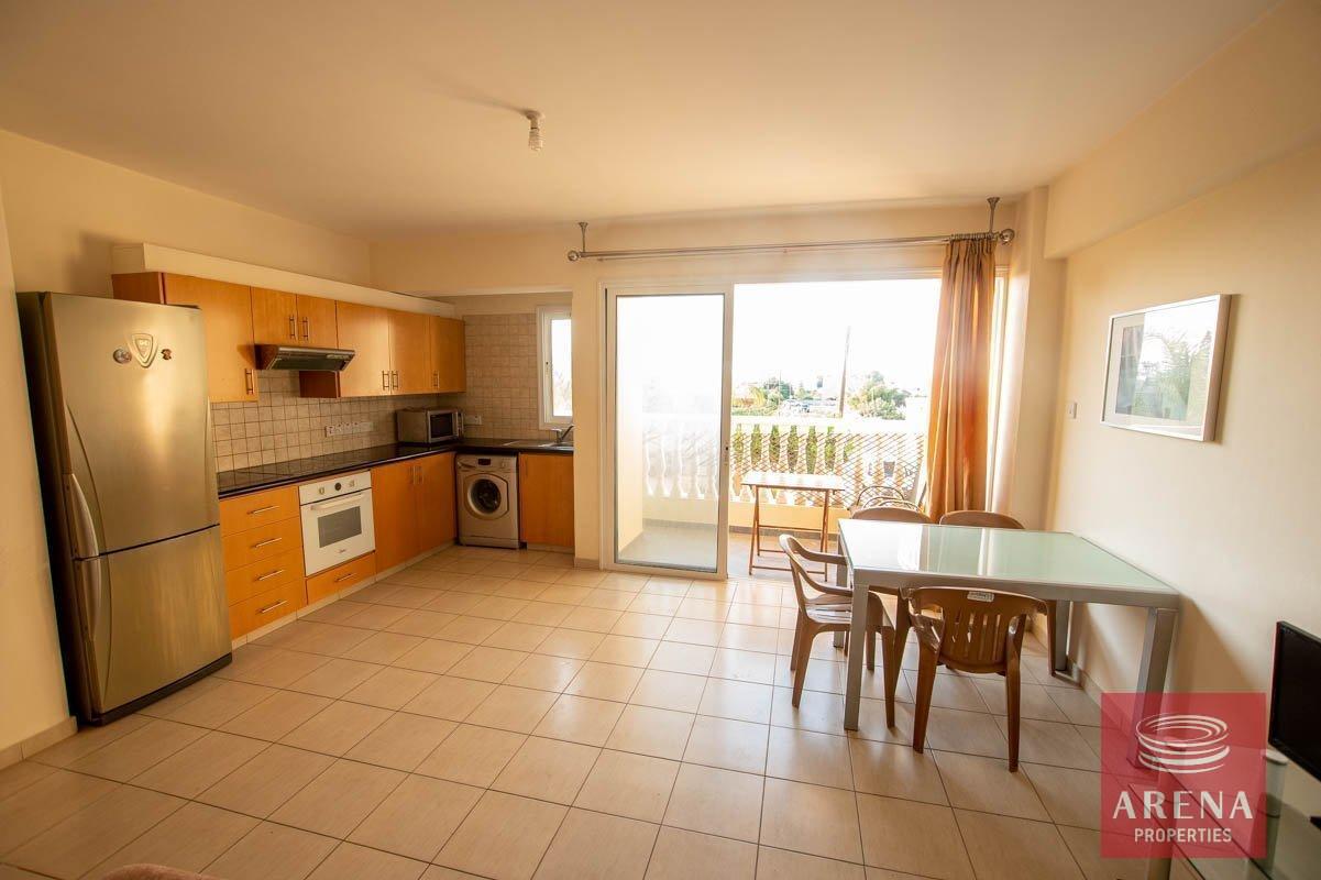 10-APT-DERYNIA-5331_0