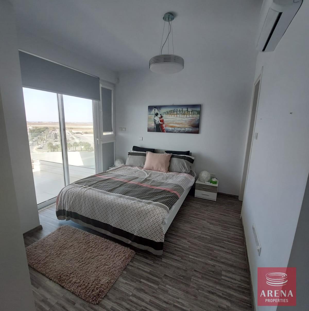 10-APT-IN-MAKENZY-8172