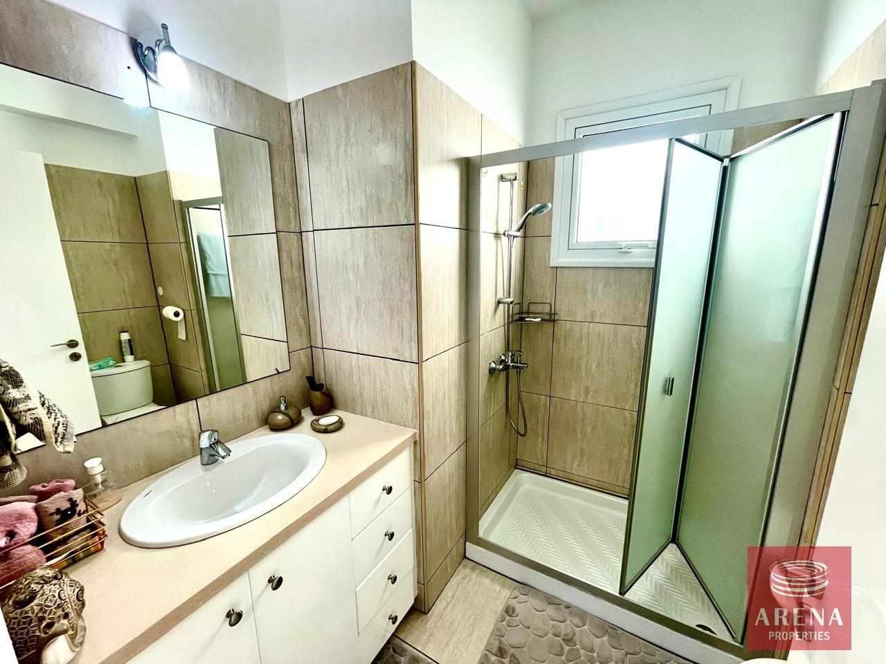 10-APT-IN-PROTARAS-9256