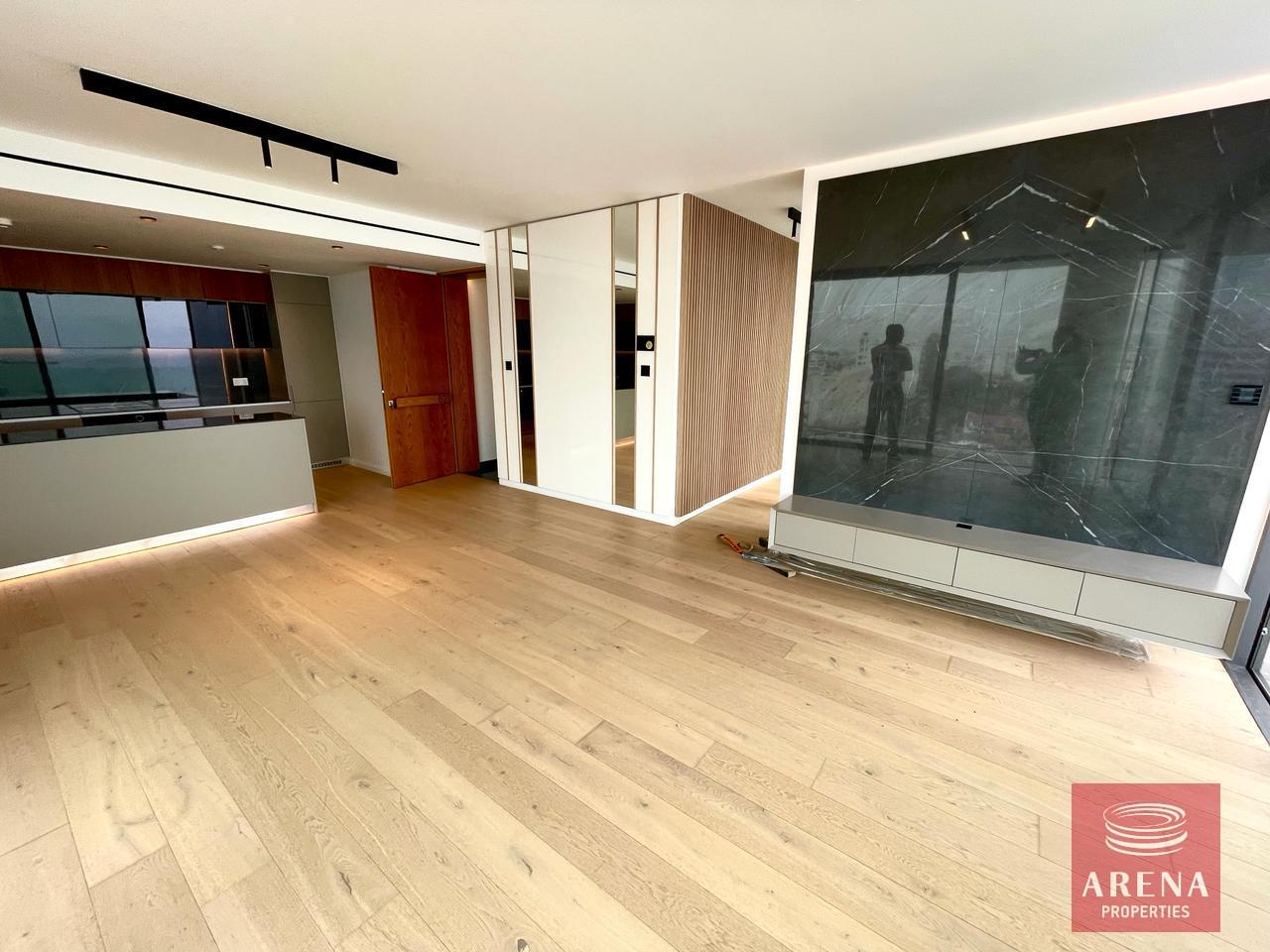 10-APT-LARNACA-4923-1