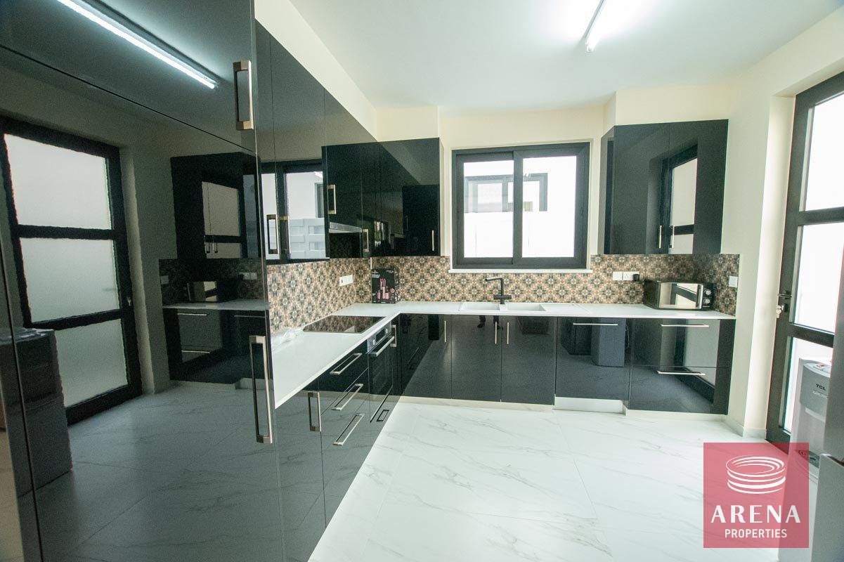 10-VILLA-FOR-RENT-LIVADIA-5473-3