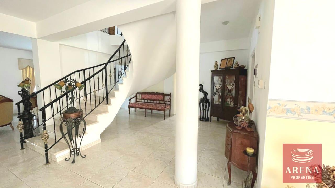 10-VILLA-IN-ANAFOTIDA-9094