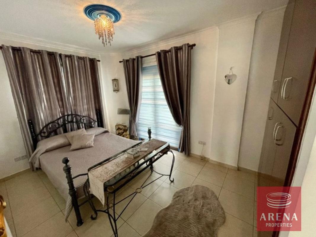 10-VILLA-IN-LIVADIA-7744