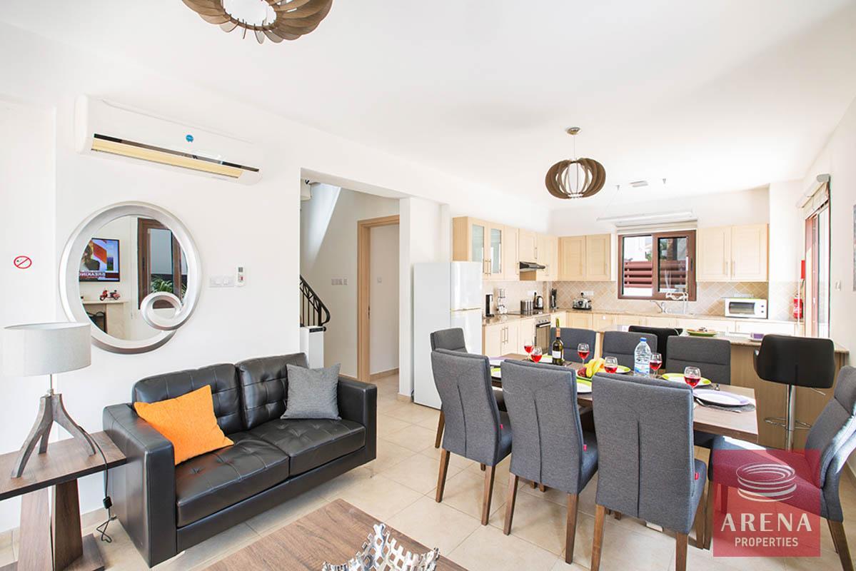 10-Villa-with-pool-in-Ayia-Thekla-6241