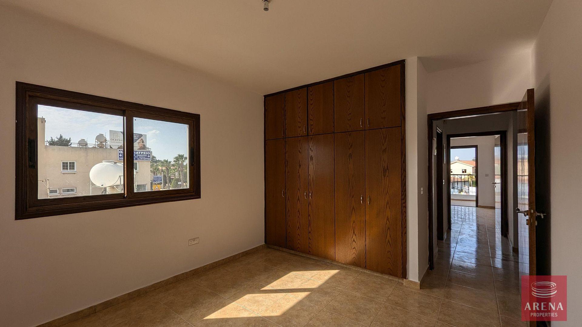 10-building-in-kiti-8884