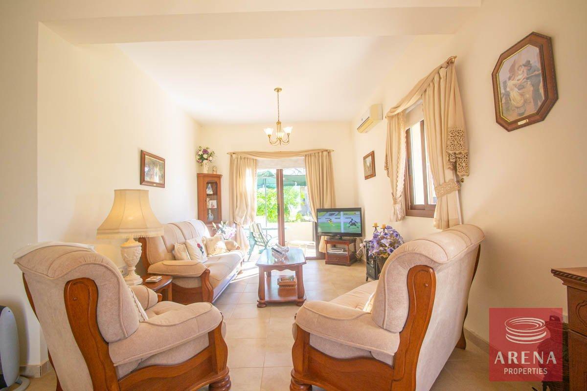 10-bungalow-in-liopetri-2