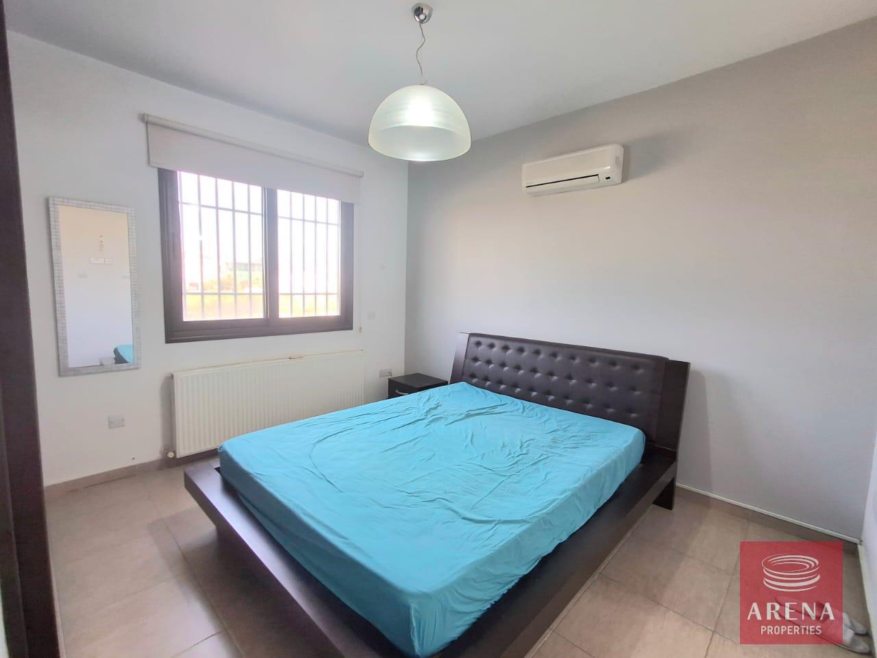 11-2-BED-APT-LIVADIA-9065