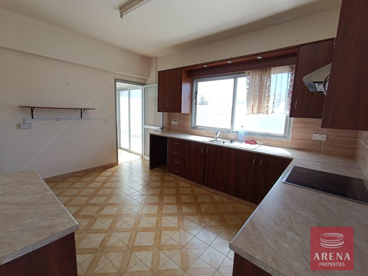 11-3-BED-APT-LARNACA-8542