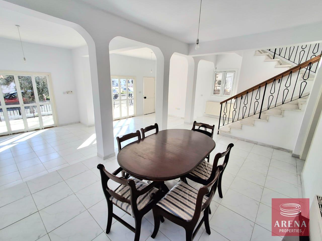 11-3-BED-VILLA-ARADIPPOU-9115