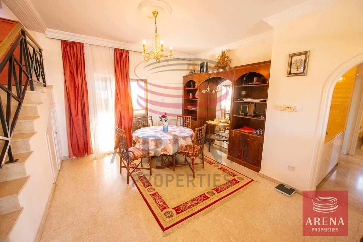 11-3-bed-apt-for-rent-in-paralimni-5671