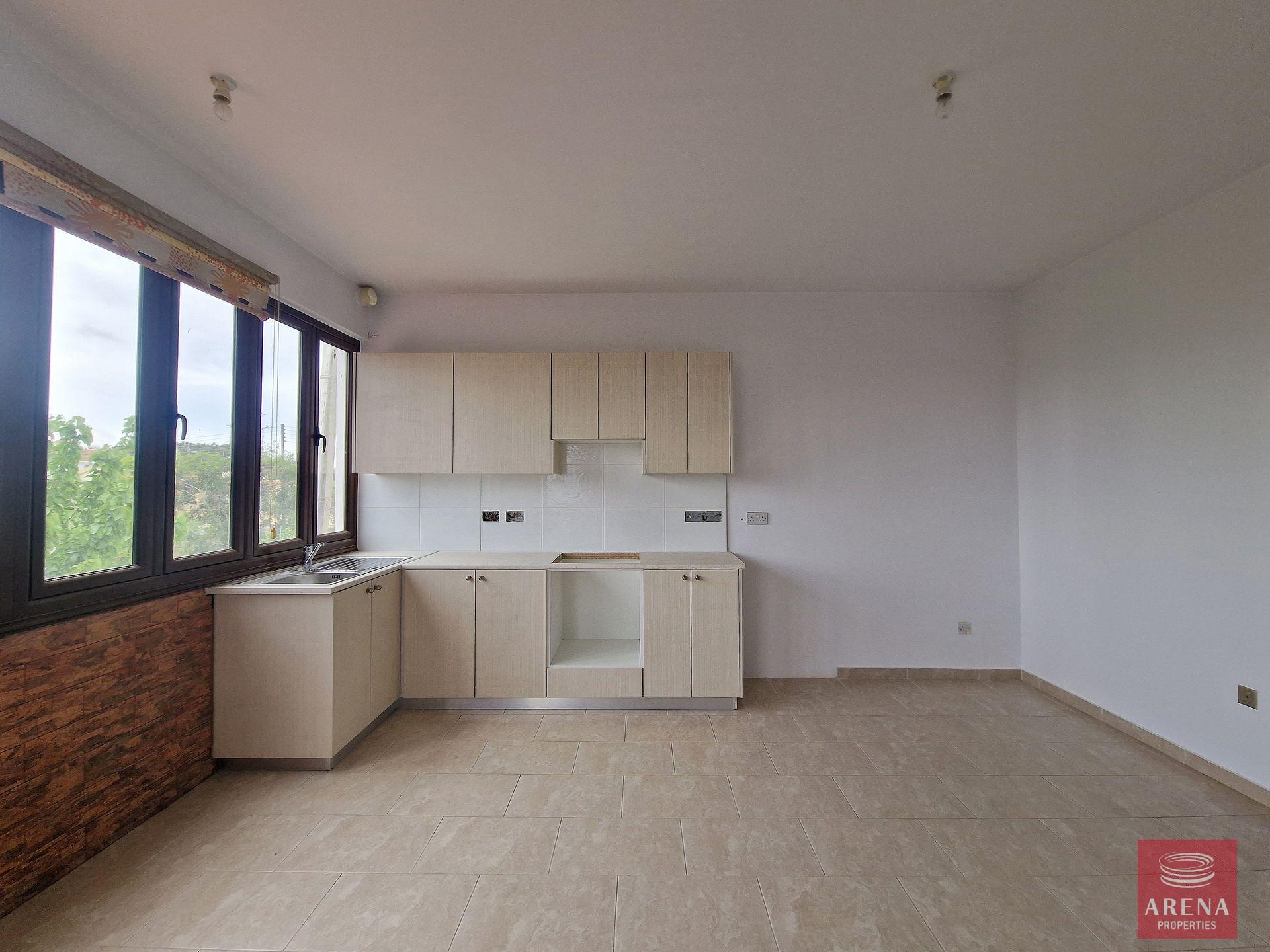 11-3-bed-apt-in-Derynia-7014