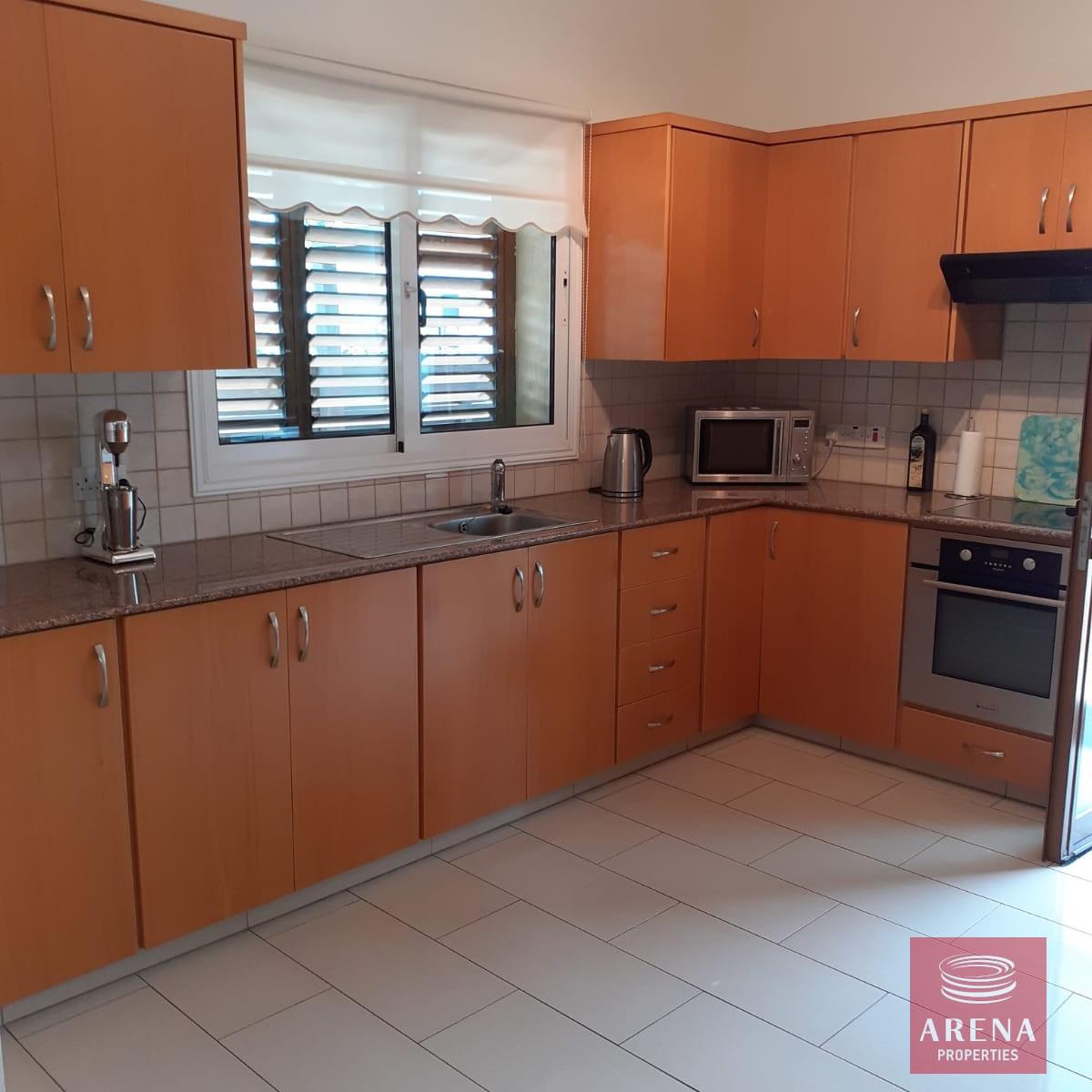 11-3-bed-villa-for-sale-in-paralimni-7454